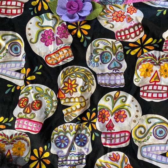 Sugar Skulls Apron - Picture 4 of 10